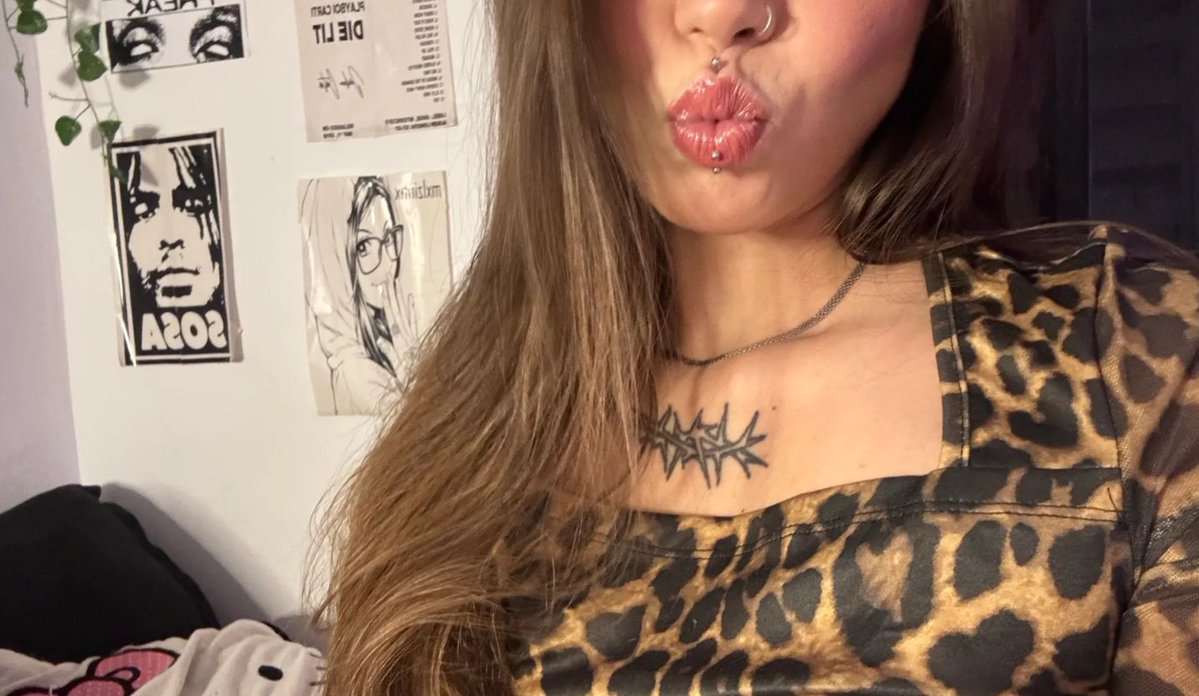 melmartinsof's tweet photo. ótima noite, vidas 🥰 tô no chat do https://t.co/nVzK9xx7Nb quem vou ver lá?? https://t.co/NYXiNnpzBG