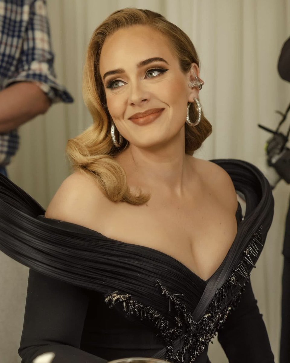 yellowgabino's tweet photo. Adele has updated her YouTube profile to present her full name: Adele Adkins. https://t.co/7WHNb69G6A