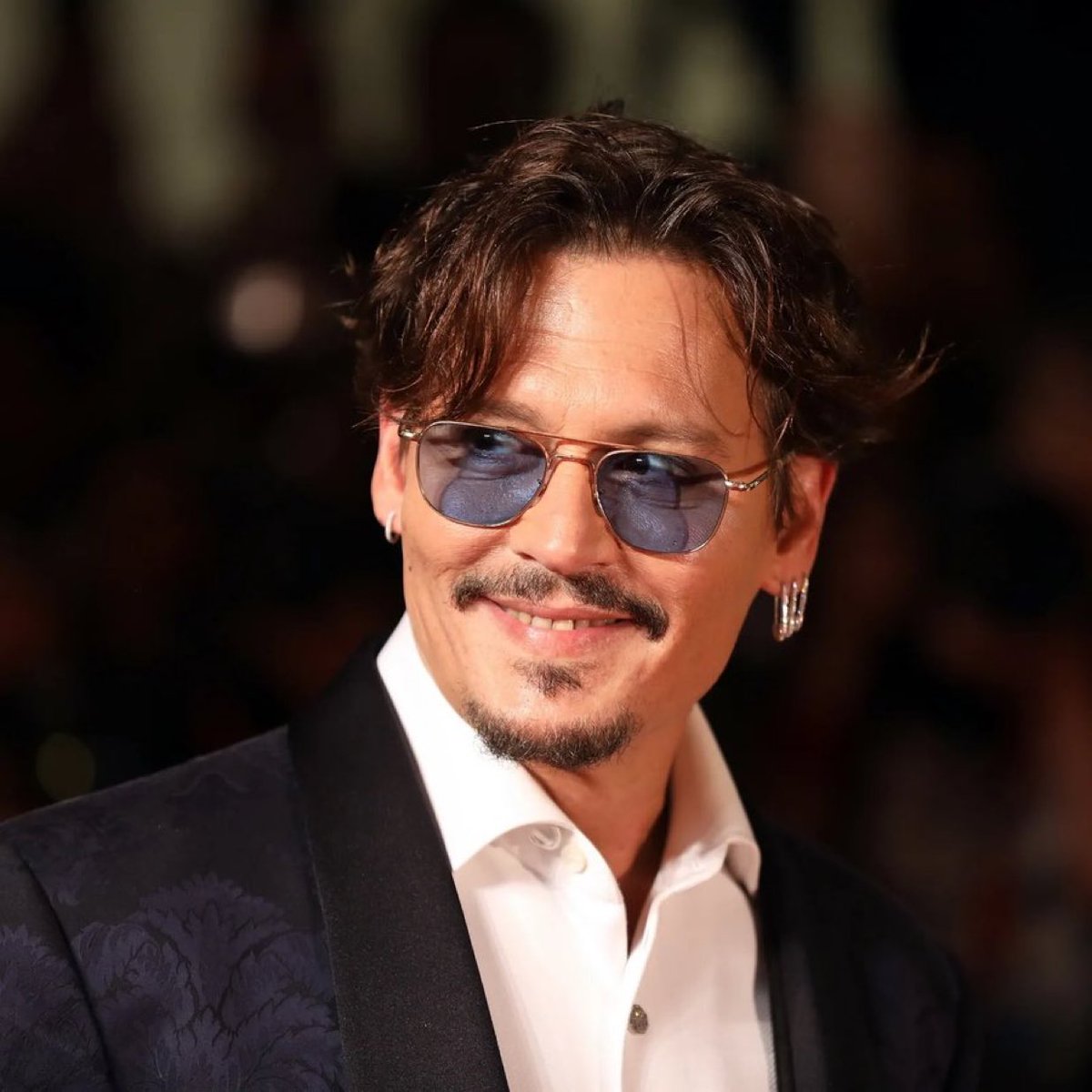 JohnnyReal01's tweet photo. Johnny Depp 

Describe him in a word. https://t.co/QtzSN41rFA
