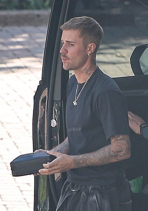 sincebadday's tweet photo. que homem lindo é esse meu deus https://t.co/7on5gwklnF
