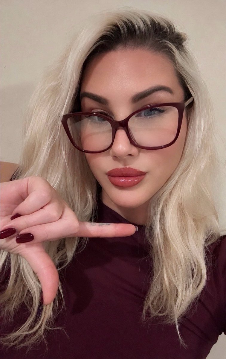findomcelebrity's tweet photo. The girl that makes your wallet nervous 😥😈 https://t.co/yE17FRLdGn