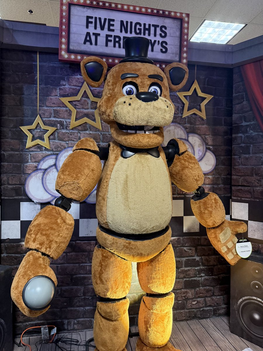 eyyeworm's tweet photo. i’m at the halloween store and THEY HAVE FREDDY HERE https://t.co/X3p8q8QmsF