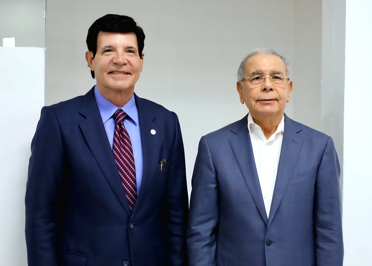 PLDenlinea's tweet photo. #PortadaPrincipalPLD | Encuentro de Industriales en el PLD.

Directiva AIRD visita Oficina Presidencial #PLD se reúne con el Presidente @DaniloMedina, @JohnnyPujols, Secretario General y una representación de su dirección.

AMPLIAR: https://t.co/VgJldNRKSC https://t.co/pSj6KxyrFF