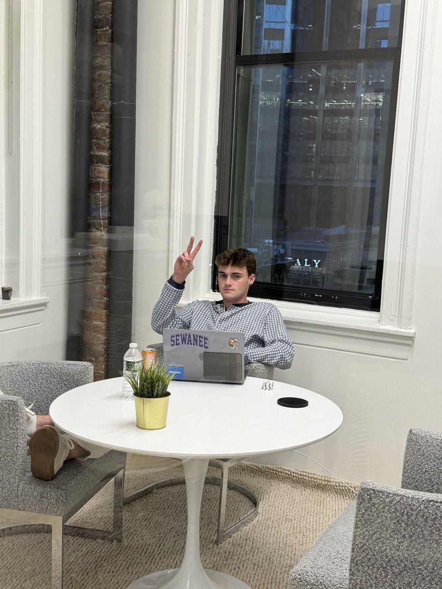 dierre's tweet photo. any fashion designers that can help my friend out?

my good pal @squilly claims this is a generational fit

Valid fit or The Boy in the Striped Pajamas? https://t.co/wIZe9JkyRn
