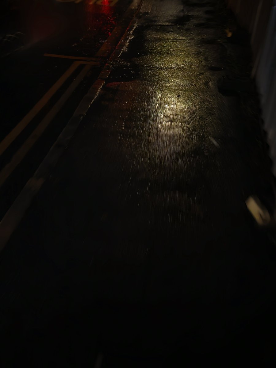 TheYoulTwo's tweet photo. Walk in the rain https://t.co/02nan3xj9c