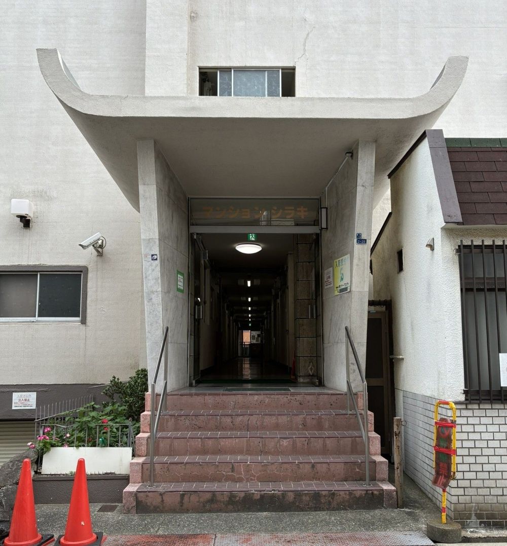 MFudaba's tweet photo. マンション（アパート）の格好いい入口 https://t.co/9c8jM8VK8M