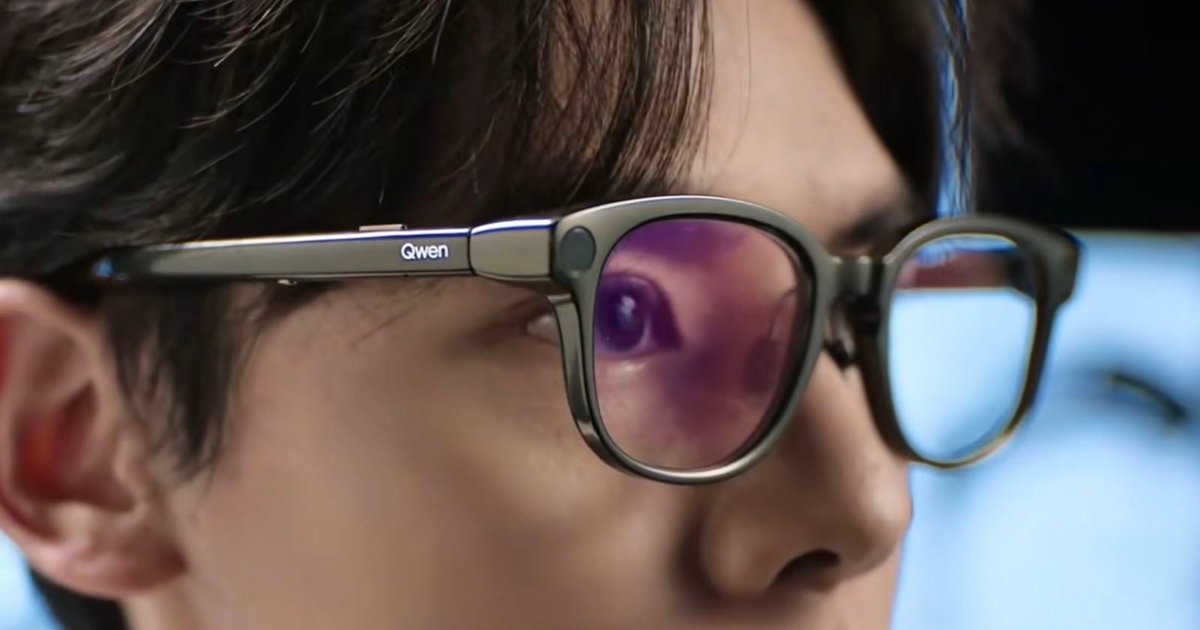 ZorzStudios's tweet photo. #ChineseSmartGlasses come with a 50-megapixel camera: https://t.co/HLr7dHm5eQ
#MattGrowcoot #SmartGlasses #50MegapixelCamera #Alibaba #QwenGlassesN1 #ImpressiveSpecs #MinusculeCamera #QRCode #HealthFeature #AudioOnlyGlasses https://t.co/wfX7xBshJE