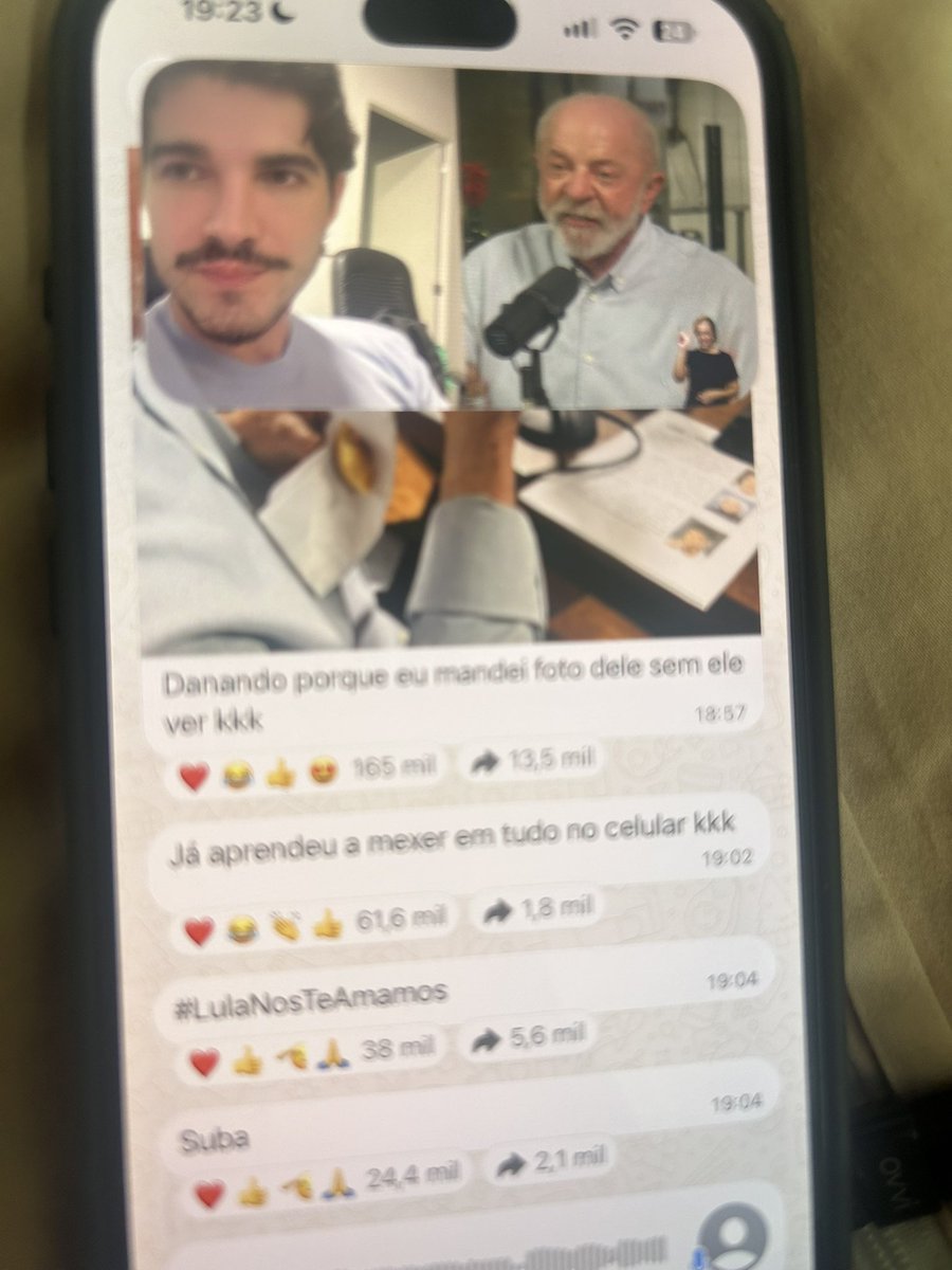 leandraleal's tweet photo. Vem pra live! @LulaOficial @AndreJanonesMG @jaoromania 
#LulaNosTeAmamos https://t.co/Ff3AFNMtUB