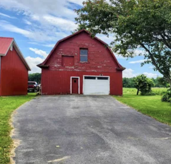 oldhouseunder50's tweet photo. 4/2 c.1900 #NewYork #Farmhouse and #Barn on 0.58 Acre $75K. 
https://t.co/IF2RVF2Vpq https://t.co/EiQwEwc1Cj