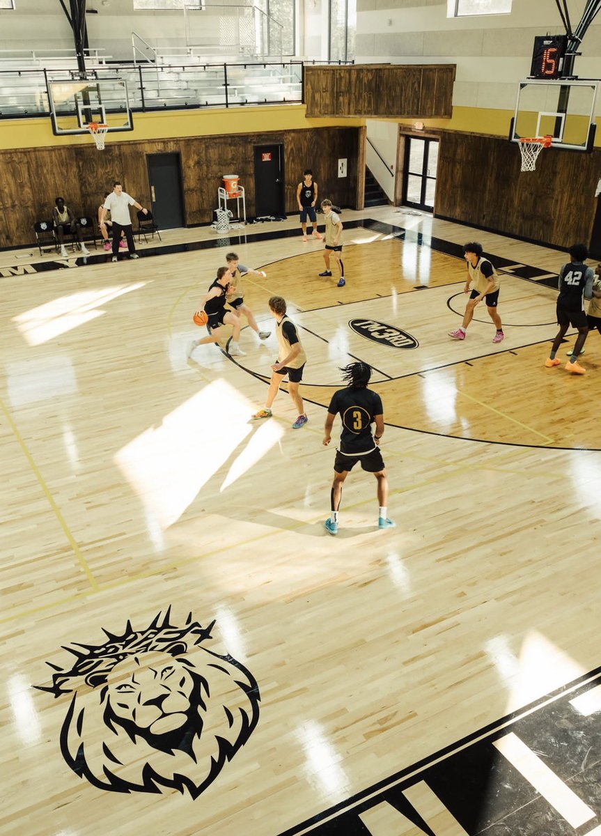 LinkHoops's tweet photo. We are loving the brand new gym and want to invite everyone to enjoy it with us this weekend as we host the Heartland PostGrad Invitational this weekend! https://t.co/uYrJz1uAge