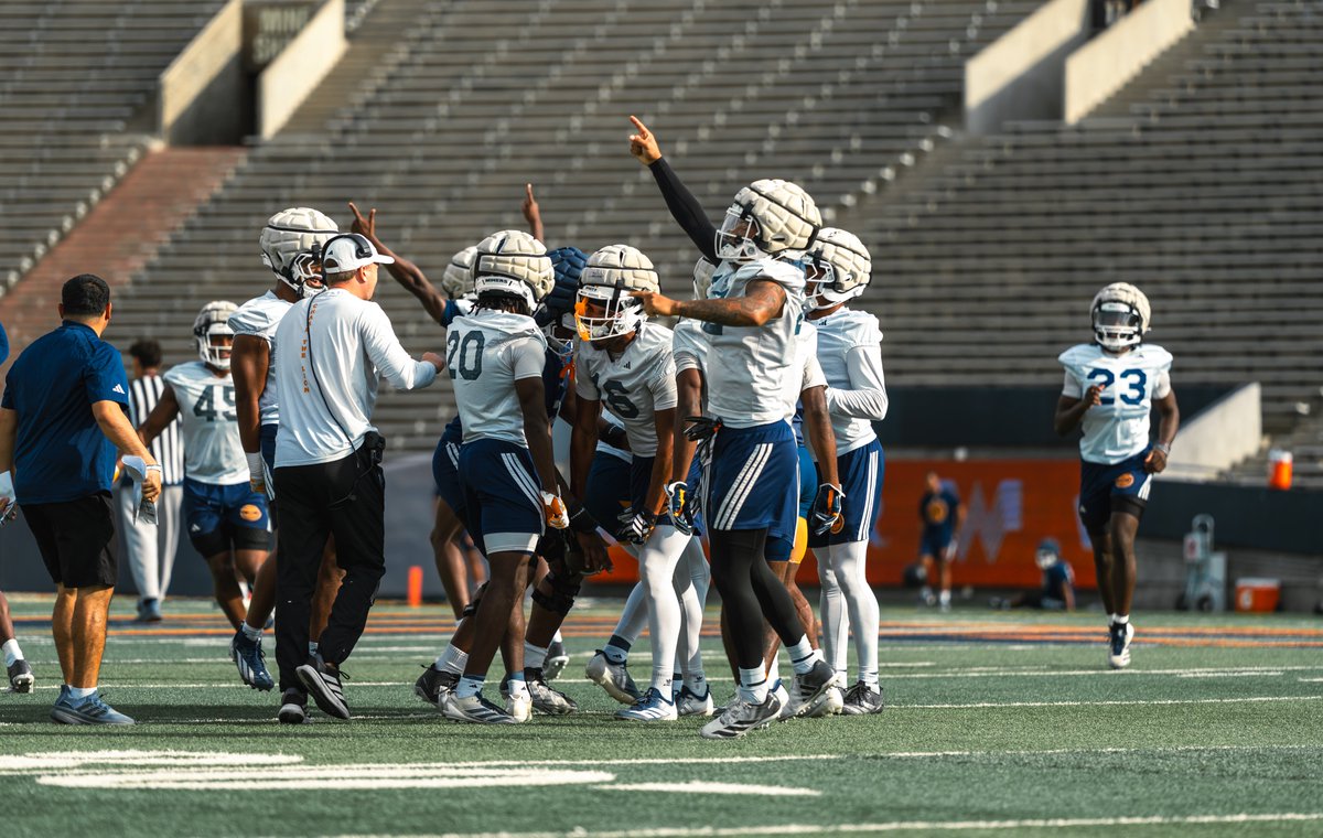 UTEPFB's tweet photo. 𝗪𝗢𝗥𝗞 𝗪𝗘𝗘𝗞. 🧱

#PicksUp | #ChooseHard https://t.co/Rmmb2yByyq