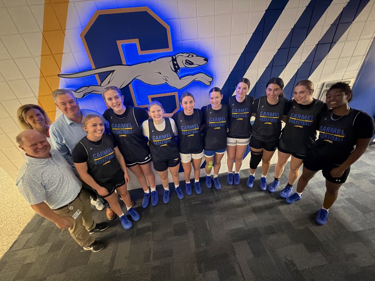 CHS_Womensbball's tweet photo. Such a cool surprise from @Nike and @CaitlinClark22 🤩 Thank you to Nike and BSN for our Caitlin Clark shoes!!!! https://t.co/fma2QvLbOA