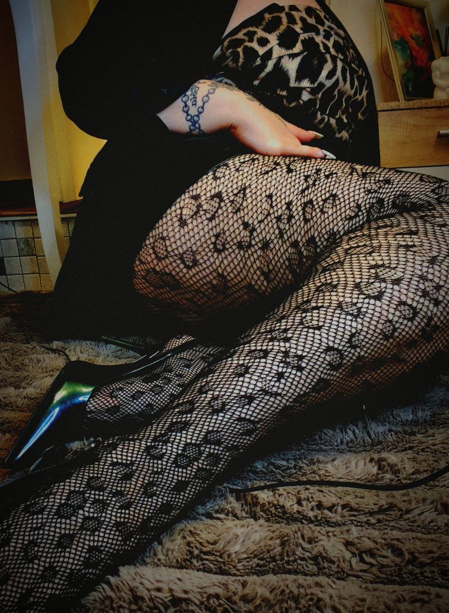 GaraDomFanPage's tweet photo. “A little mystery, a touch of elegance, and a whole lot of attitude. 🖤🐆✨ Confidence is the most irresistible thing you can wear.”

https://t.co/fLaA7v42wr

#DarkElegance #SeductiveStyle #BlackAndGold #ConfidenceIsKey #FeminineEnergy #ClassyAndSassy https://t.co/bTbpxKXWV1