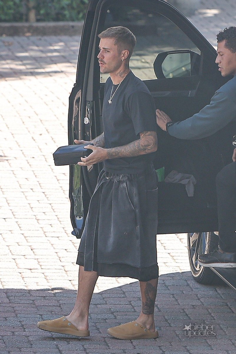 justinbiebrarg's tweet photo. 👀👀👀

Justin llegando a un estudio en Los Ángeles. (22/10) https://t.co/BrwAi5XpG0