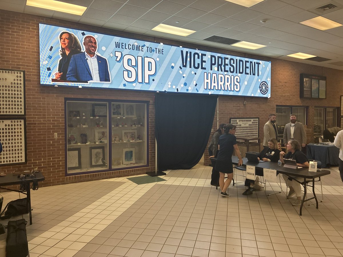 radamsWAPT's tweet photo. Large crowd gathering inside Columbus high school gymnasium for a community rally featuring @KamalaHarris and @scott_colom as the race for the U.S. Senate heats up in Mississippi. https://t.co/GytNkzaeny