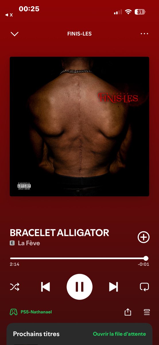 67TtiteP's tweet photo. NAAAAN BADBAD ET BRACELET ALLIGATOR JE ME MET A GENOUX PTN !!! MERCI LA FÈVE !! https://t.co/HZqhvKZMji