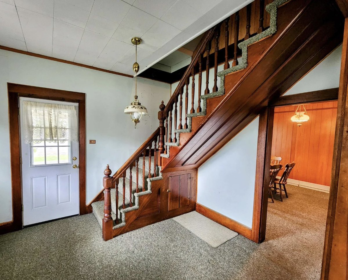 oldhousecalling's tweet photo. 4/2 c.1900 #NewYork #Farmhouse and #Barn on 0.58 Acre $75K. 
https://t.co/UOX0HZF4Pm https://t.co/s2jTyE2xuc