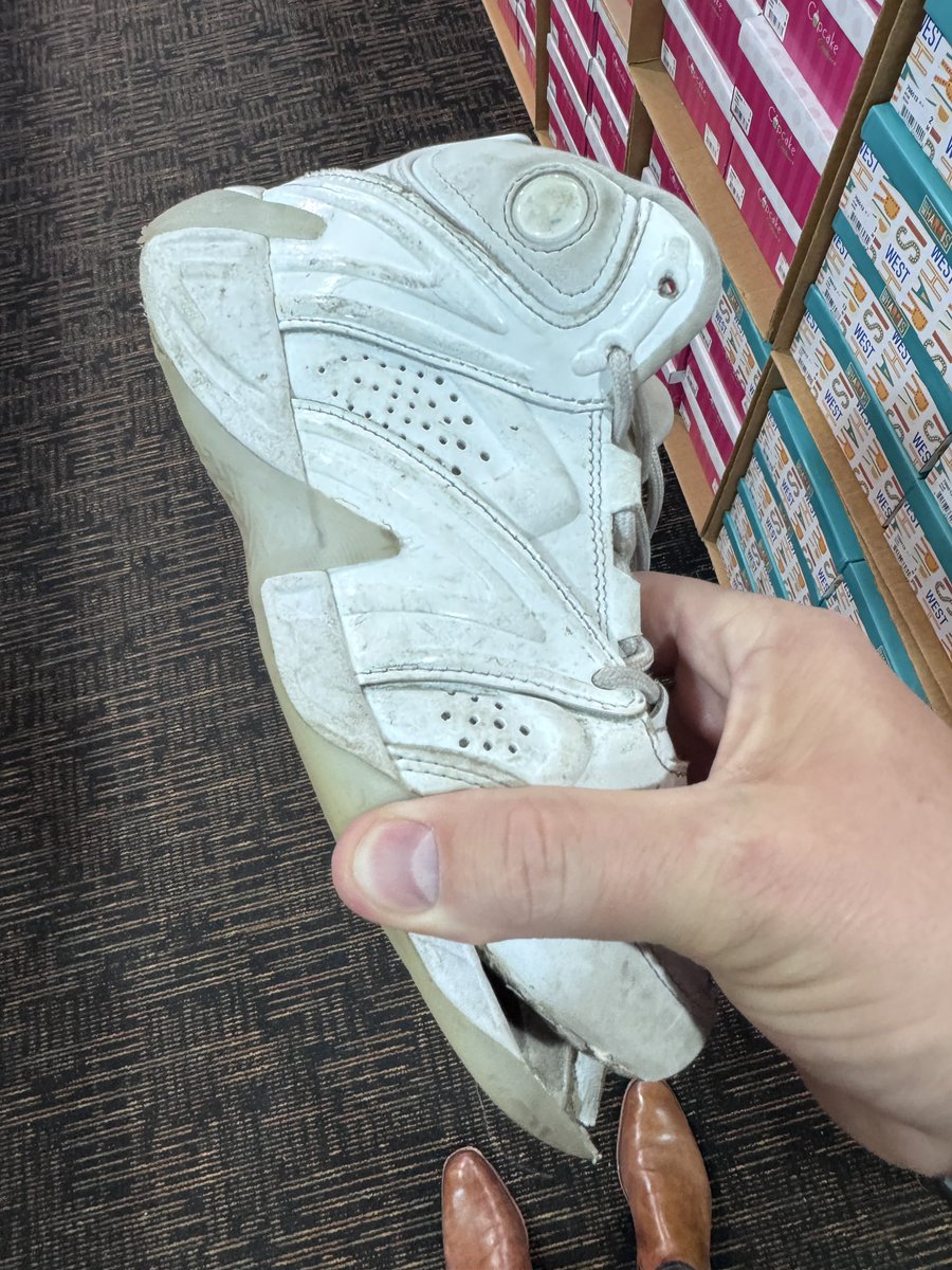 Kevin_Root's tweet photo. My 8-year-old already cooked right through his new back-to-school shoes.

Got the same brand last year and they lasted through the following summer. 

Not sure why this pair was 🗑️ https://t.co/d5IYXVa99z