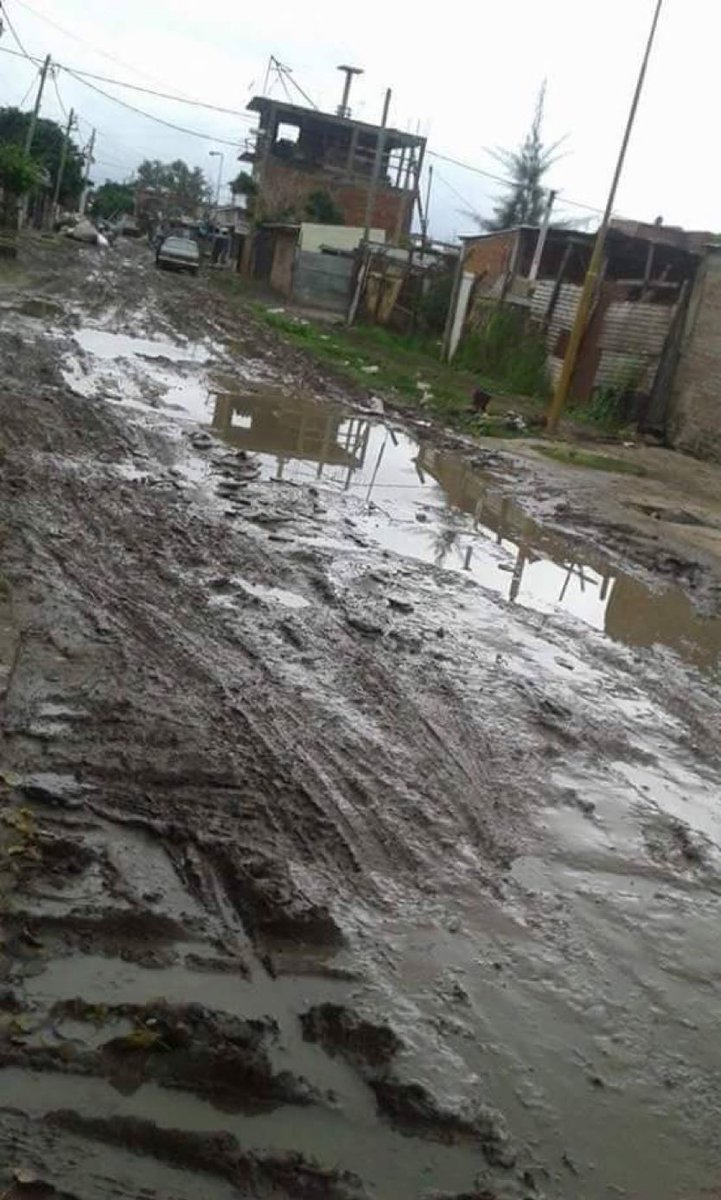 usuario_deinsta's tweet photo. como amo los dias de lluvia es tan lindo el barrio😍😍😍😍😍 https://t.co/en2l8TDTdB