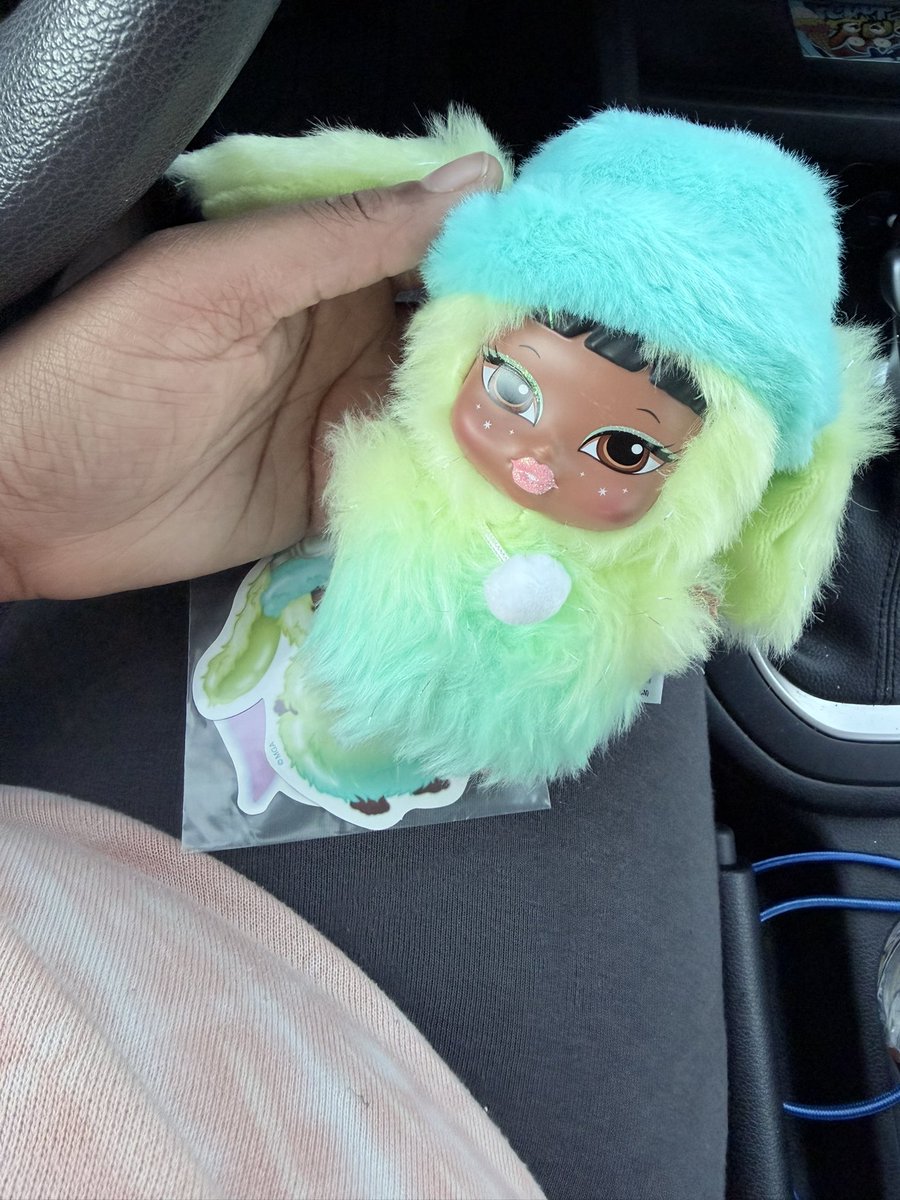 CtrlDollDelete's tweet photo. I didn’t even want these hoes. I was just in Walmart and saw them and wanted to see if the shit was true and ALL BE DAMNED. Me opening all them damn boxes in Target and Wally World. The cheat code was in the fucking logo the WHOLE TIME LMAOOOOO. https://t.co/tpK37GUi77