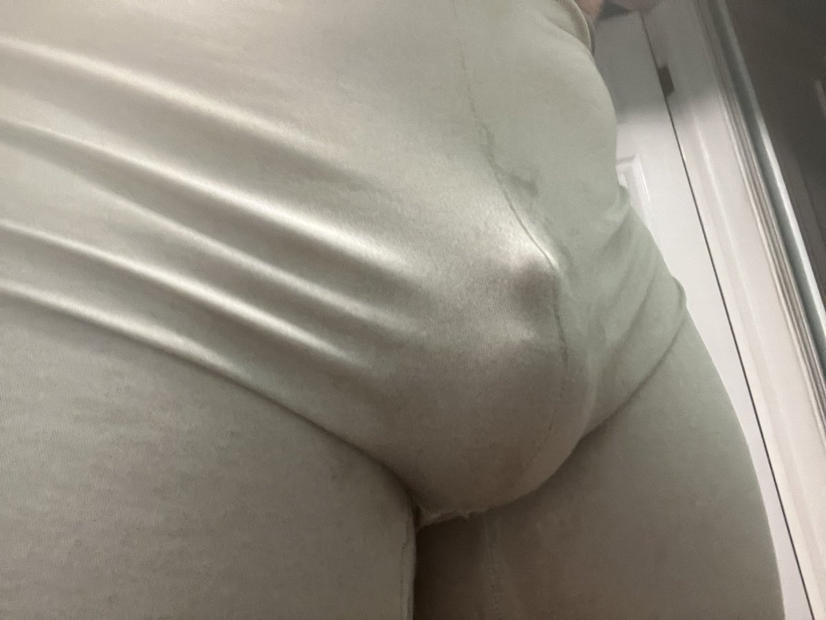 rontgen99's tweet photo. @aero_moon_AD My dick is so small that I just points forward I guess that’s the 2 inch life https://t.co/4TegmJIqEE