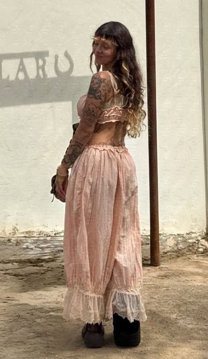 uncannydollruru's tweet photo. I really adore Melanie’s 
taste in fashion https://t.co/PWV4BshQ6W