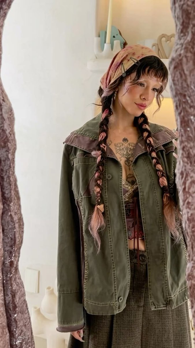 uncannydollruru's tweet photo. I really adore Melanie’s 
taste in fashion https://t.co/PWV4BshQ6W