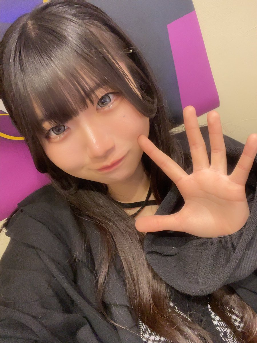 373nr's tweet photo. おはよっ🌼🌟
今日なんかさむいね⁉️凍らないようにちゅーい！🧊🧊

金曜日！いっしょにのりきろーーーっ！
#アイドル準備中 https://t.co/waIb0HLbBO