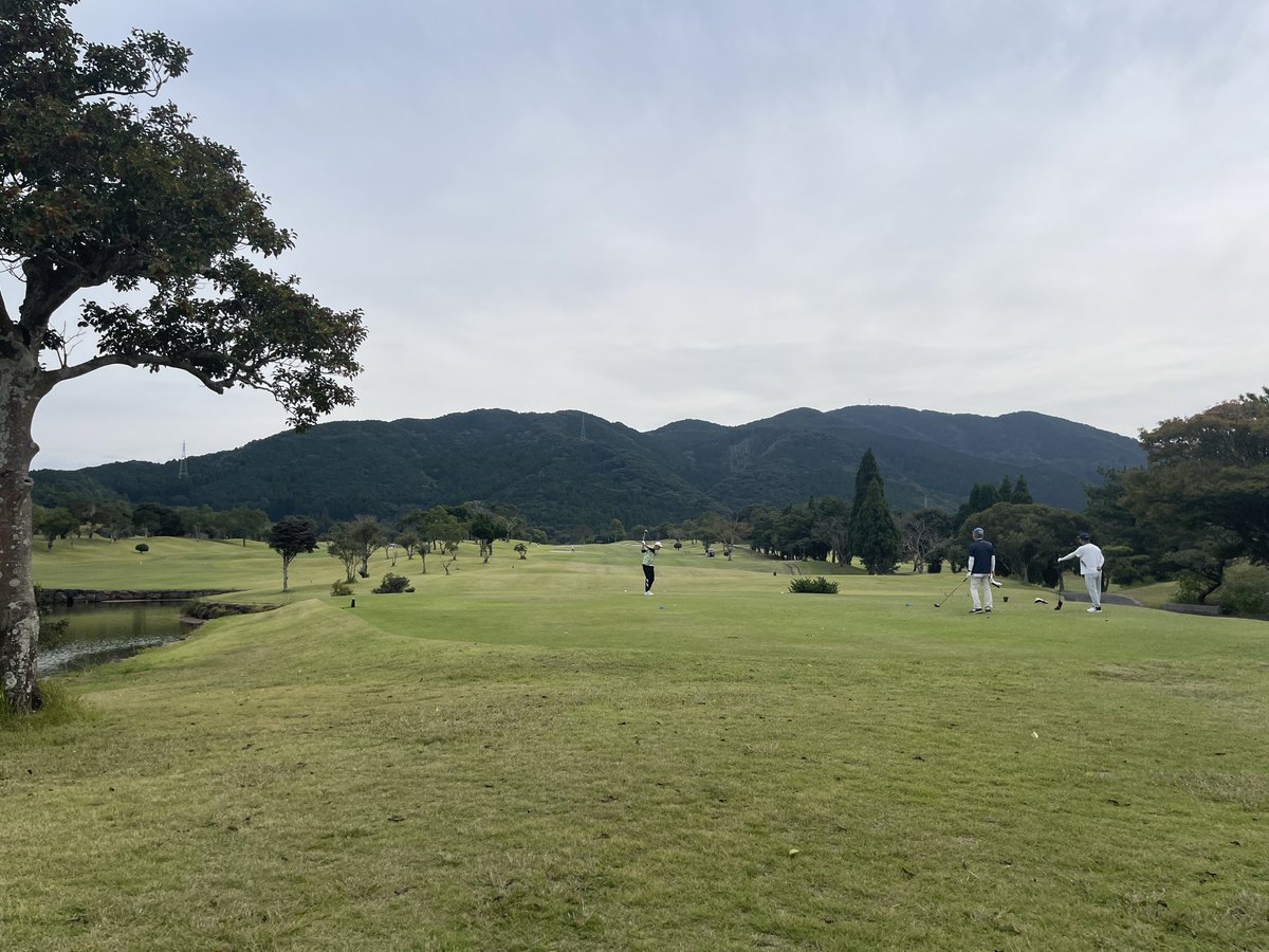 digitaltechsys's tweet photo. 知覧カントリークラブ。雄大なコースでフェアウェイも広く最高。インもアウトも最終ホールのウォーターハザードに見事捕まり、それでも88でアップ。帰りは知覧特攻平和会館へは立ち寄れず…でしたが鹿児島は食も歴史もゴルフも最高の地。 https://t.co/h2osuqvzCB