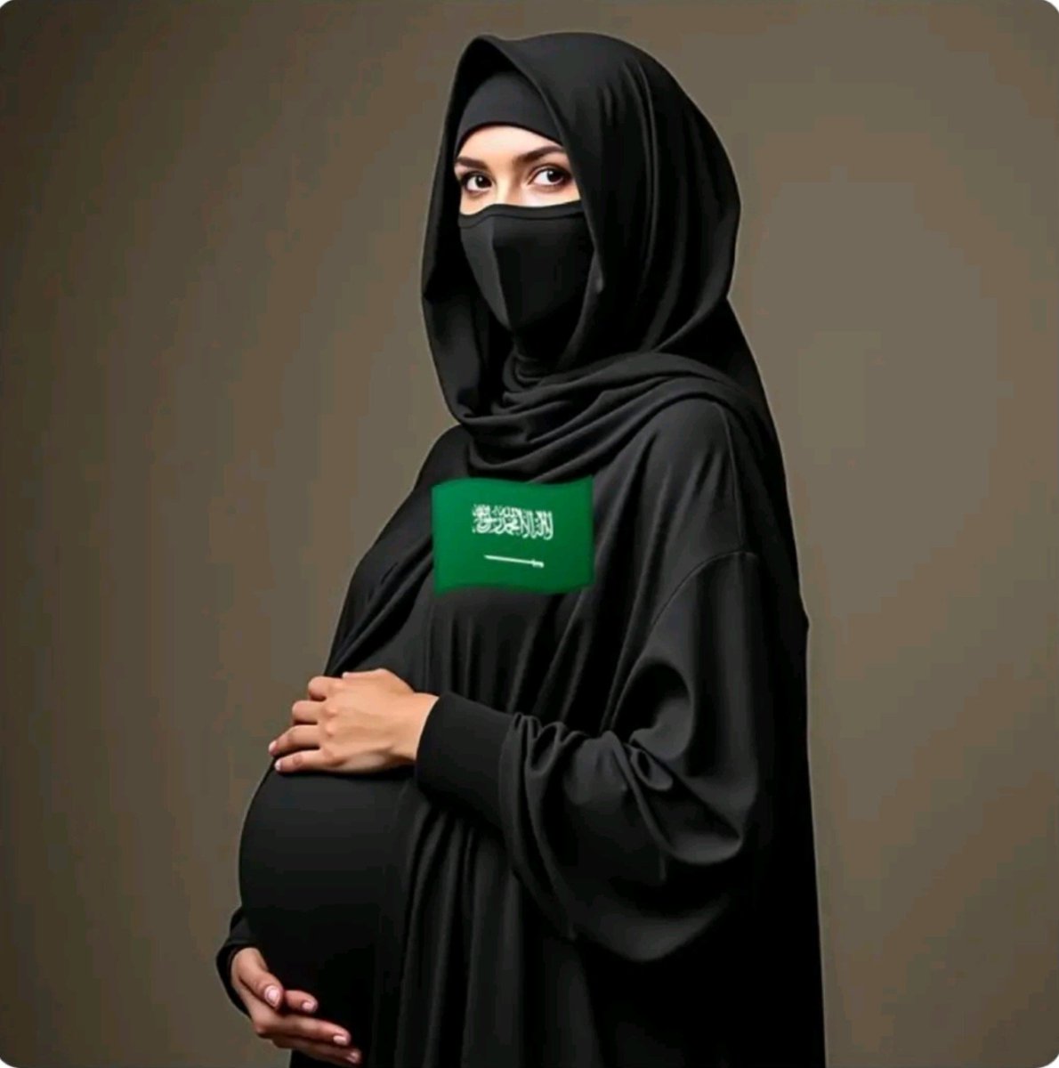 aboodyshoot's tweet photo. تزوجني الحقير مسيار يومي و تركني 🤣🤣🤣 من  هذا المنبر انا اطالب السعوديات الحاملات من المسيار الذهاب إلى الخلا 🤣🤣🤣 توقعتوا بقول مديل بيست 😆😆😆 الخلا @AlwaadR @godyahh @S_S_F911 المهم جبت واحد جديد معاكم اربطه بسلاسل @MBS_96_  😉 https://t.co/m3leKB3KbE