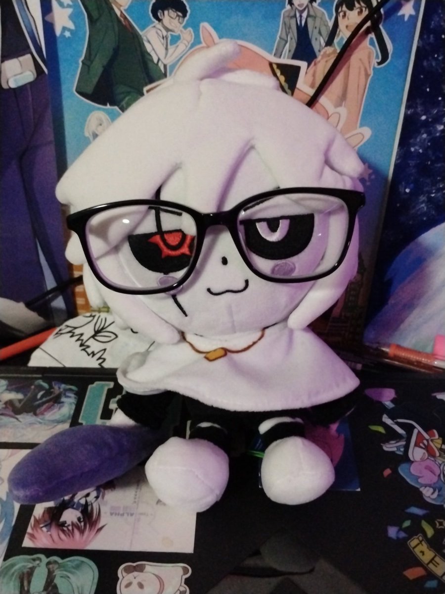 oncefallendown's tweet photo. I got new glasses!!! https://t.co/e4EAuW946X