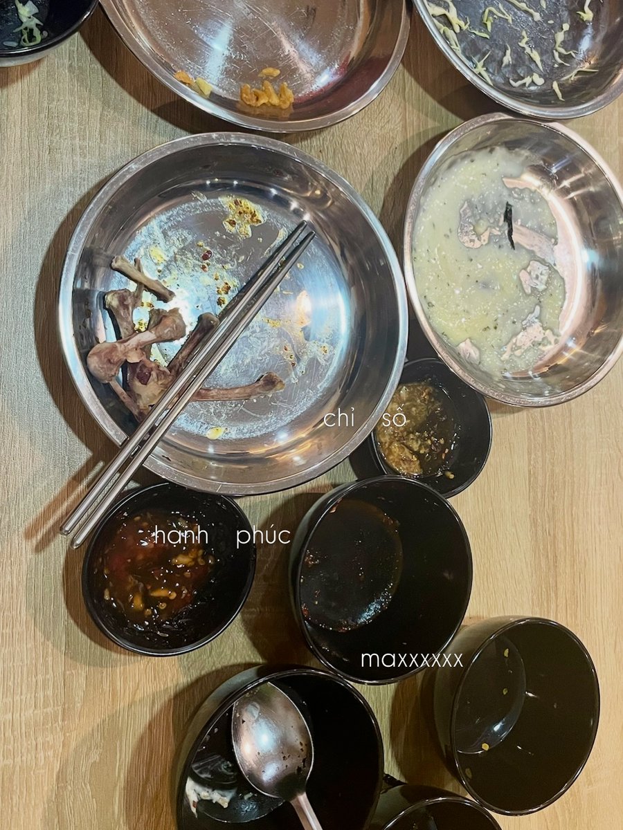 sarah_granger10's tweet photo. Dạo này của một bình thường-life: thích chụp đồ ăn, thèm kimchi, nghe trúng remix hợp gu, học idol lắc ly bia thật nghệ và dù không coi football vẫn biết ăn mừng. https://t.co/TetusWSHPR
