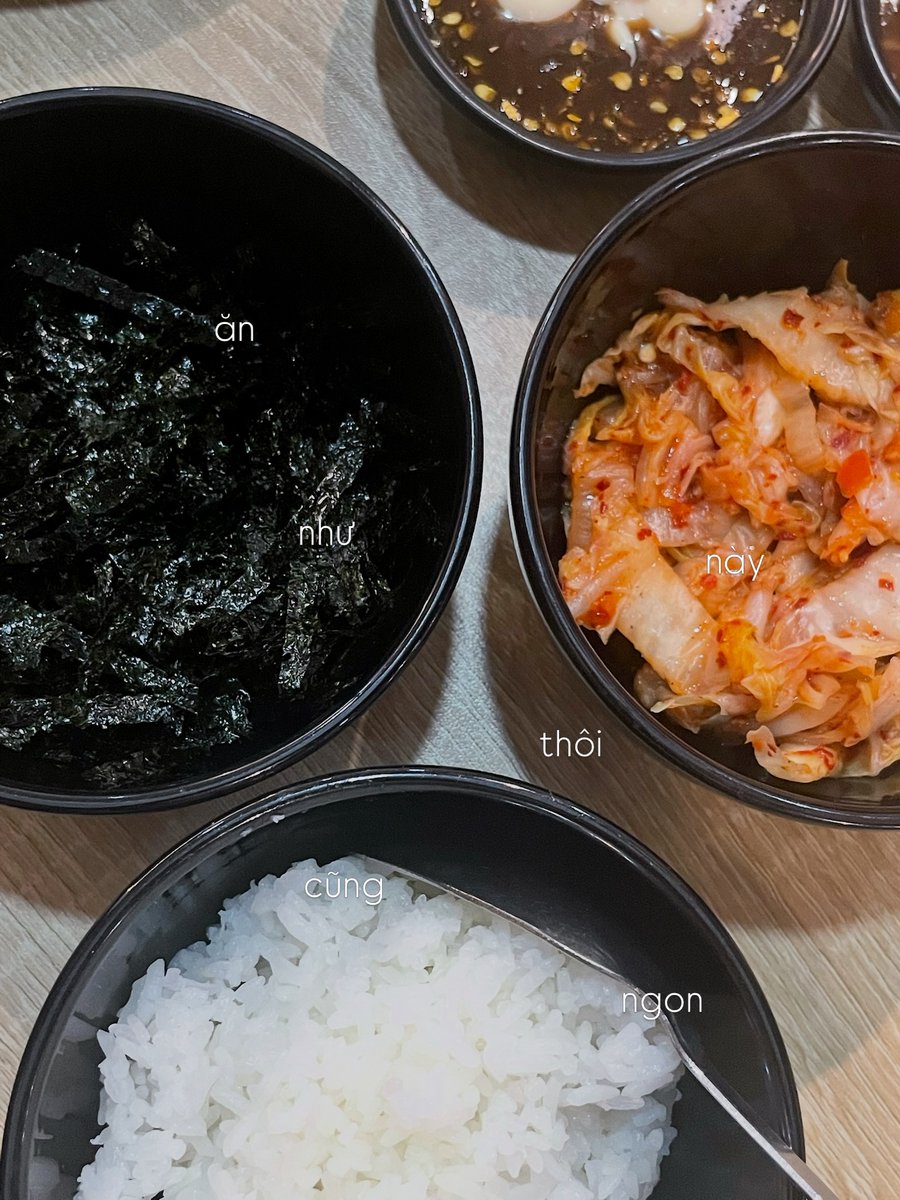 sarah_granger10's tweet photo. Dạo này của một bình thường-life: thích chụp đồ ăn, thèm kimchi, nghe trúng remix hợp gu, học idol lắc ly bia thật nghệ và dù không coi football vẫn biết ăn mừng. https://t.co/TetusWSHPR