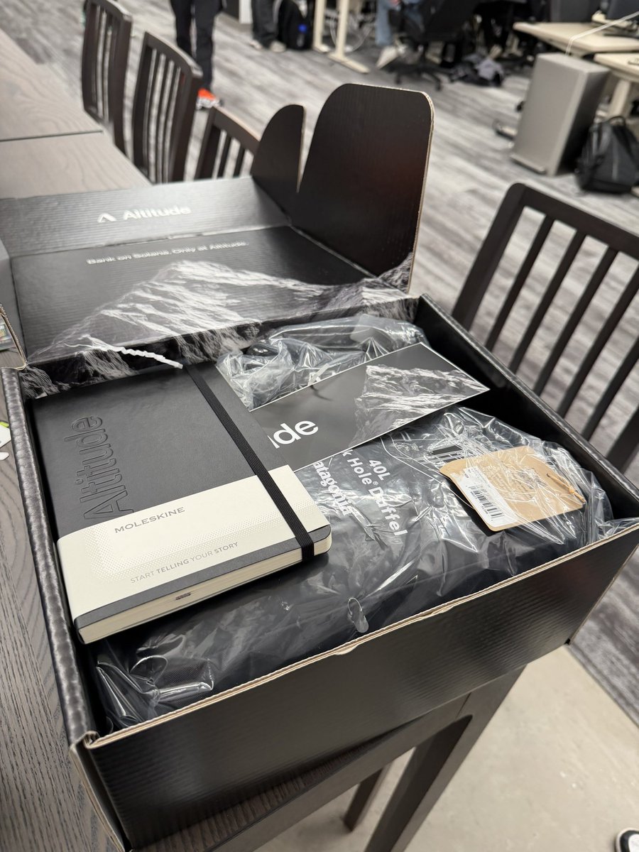 aerosolbuild's tweet photo. They also show up for builders. Altitude was the first title sponsor of @mtndao this year, which meant a month of free food and a great place to build for 200+ teams. We demoed Spotlight there.

While we were there, they gave us this just for being Altitude users 👇 https://t.co/19RjuWoAd3