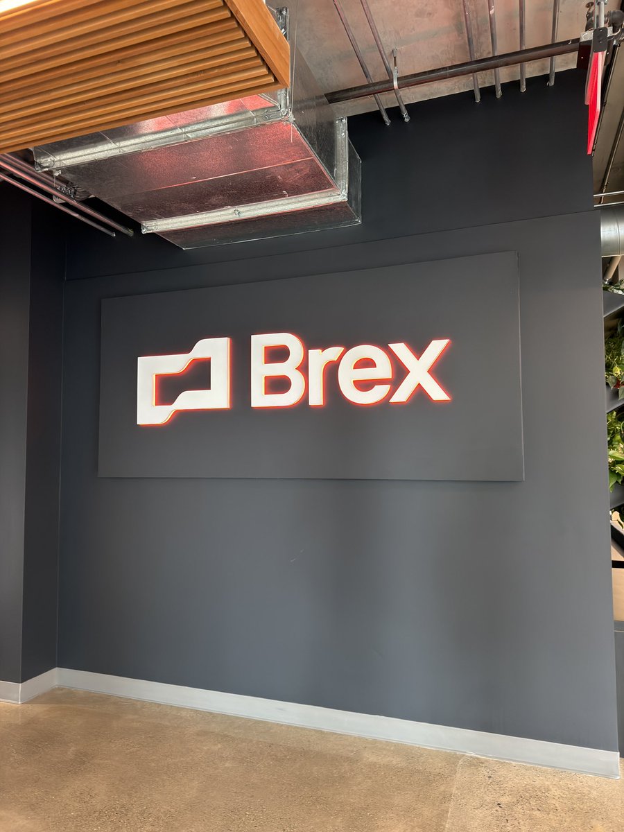 chiaraciriani_'s tweet photo. Today we visited @brexHQ’s offices.

Super interesting to hear @pedroh96 ’s story and how he built Brex. Always inspiring to see how an idea can turn into something this big. https://t.co/lMa6VBkRJm