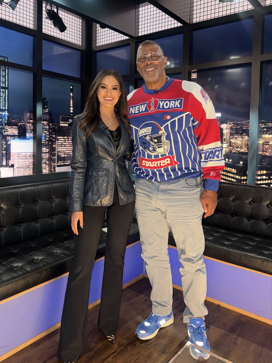NatashaVermaTV's tweet photo. Big Blue Wrecking Crew!! @Giants LEGEND @CarlBanksGIII brings his Super Bowl winning style to a new collab with Starter 🏈💙 @fox5ny https://t.co/p2zfLKEmb0