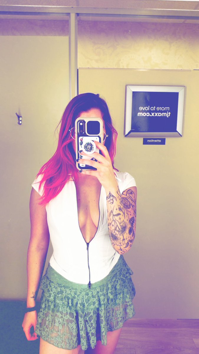 Mandiplayswell's tweet photo. Ok so, I didn’t get the shirt because it had a stain on it but I keep thinking about how great it fit and I think I need to go back. Yeah? https://t.co/7dEHKV4iUW