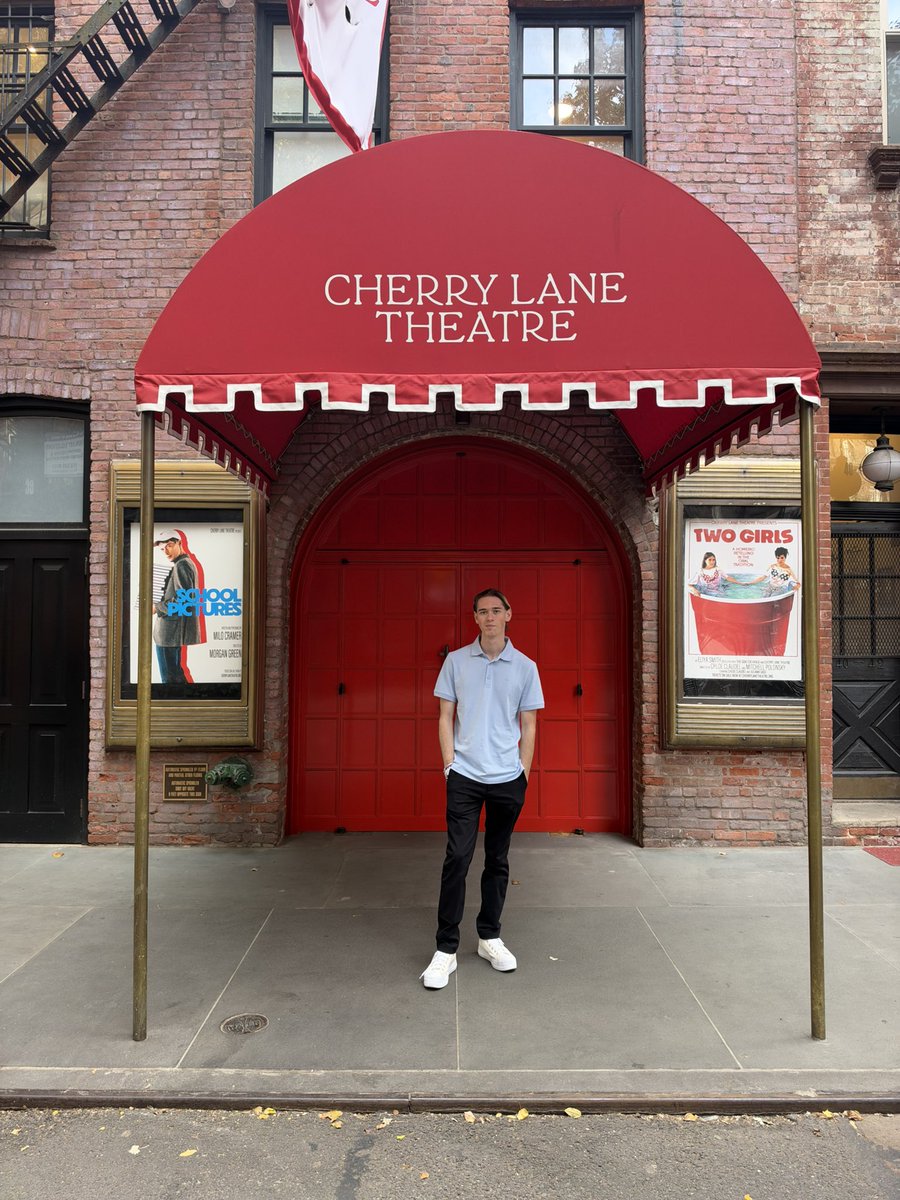 EclipseFactor's tweet photo. @gracieshq @CherryLnTheatre @RollingStone so perfect can’t believe I got to be there!! https://t.co/KxSJPukcQa