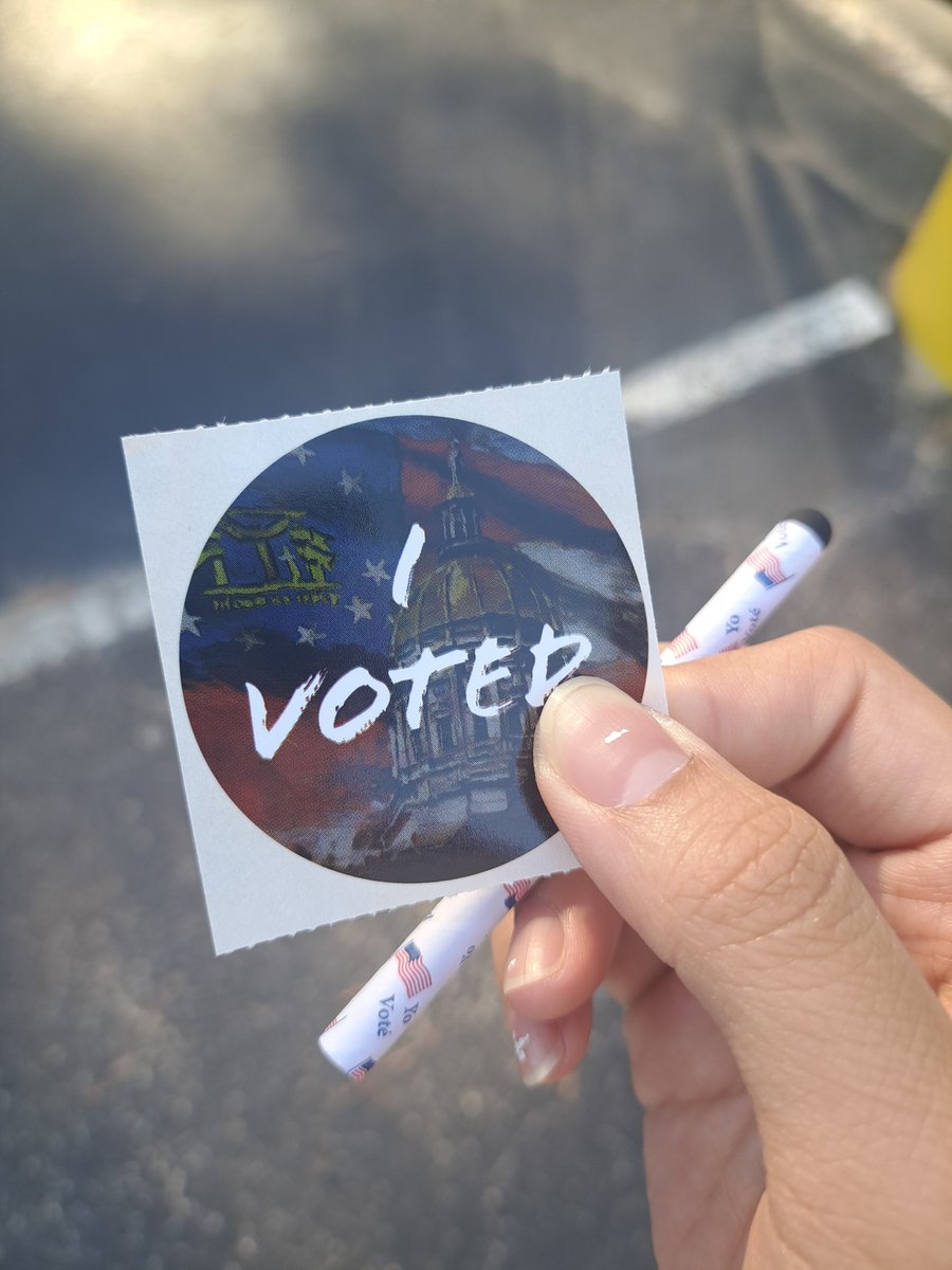 atzdalso's tweet photo. everything is blue idgaf republicans OUT!!!! #VOTED #SLAY #ALLY #PRONOUNS https://t.co/4aU2A53eRy