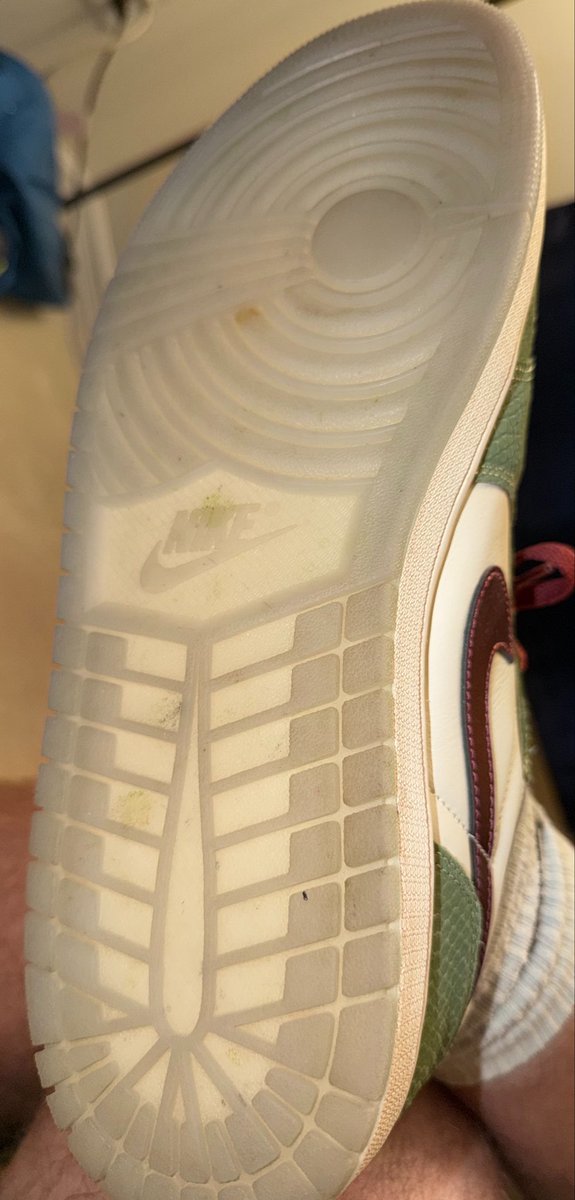 JsNDunks's tweet photo. Jordan 1 Low Year of the Dragon https://t.co/XHz44CAUR2