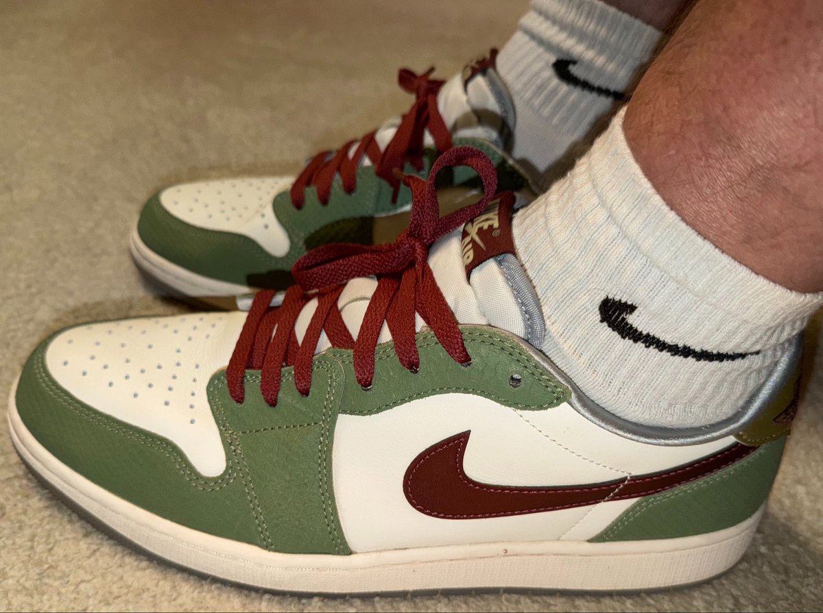 JsNDunks's tweet photo. Jordan 1 Low Year of the Dragon https://t.co/XHz44CAUR2