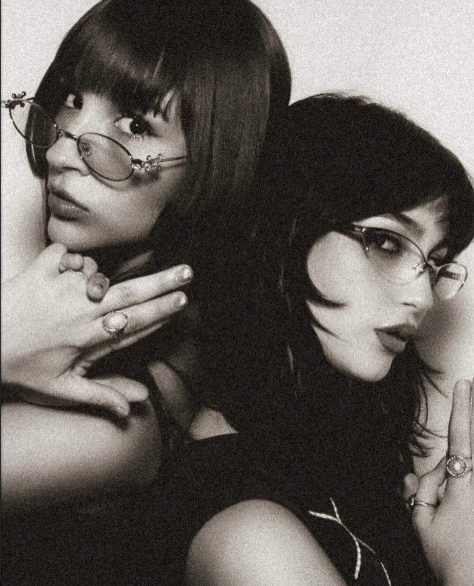 labrujacadaver's tweet photo. sisters ⋆｡°✩ https://t.co/ov8GgI75st