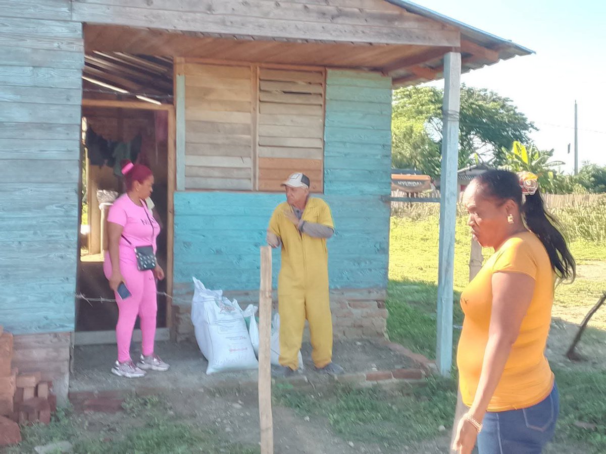 albis_lpez2's tweet photo. El Consejo de la Administración en #Guantánamo evalúa la marcha del programa inversionista de la vivienda en el Consejo Popular San Justo. El vínculo es la clave del éxito. #Cuba https://t.co/GHWQhsuOfN