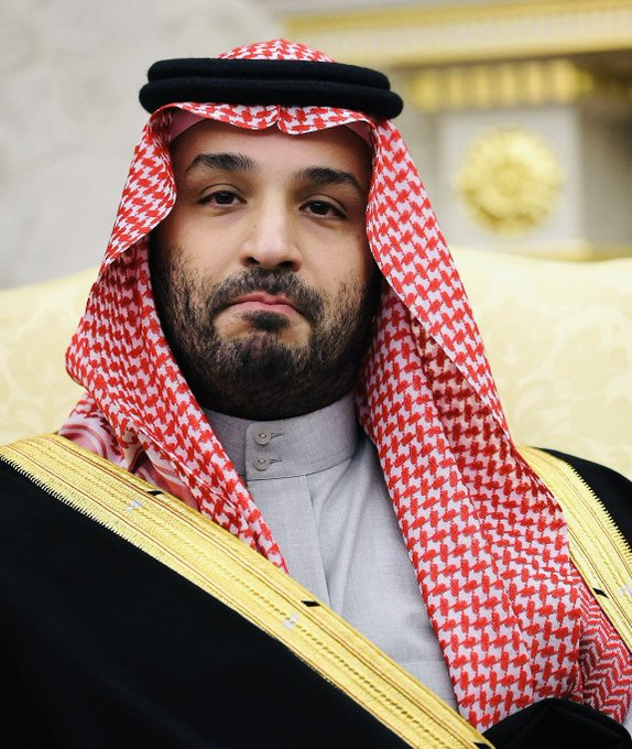 SoftWarNews's tweet photo. Pantas Arab Saudi dan UEA Tak Peduli dengan Penderitaan Gaza/Palestina

🚨 Geger Laporan Vanity Fair: iPhone Jared Kushner Diretas, Ungkap Dana Rahasia Miliaran Dolar!

Artikel terbaru Vanity Fair berjudul "Princes and Thieves" memuat tuduhan mengejutkan terkait Jared Kushner (menantu Donald Trump). Isinya mengungkap kesepakatan rahasia antara Kushner dengan Putra Mahkota Arab Saudi (MBS) dan Presiden UEA (MBZ).

Kushner disebut berjanji mendorong agenda politik kedua negara tersebut di AS, dengan imbalan komitmen dana hingga >US$10 MILIAR, di mana minimal US$2 MILIAR sudah masuk ke rekening terkait.

📌 Rangkuman Poin Penting:

📲 Peretasan iPhone: Intelijen Belanda kabarnya berhasil meretas ponsel Kushner dan membongkar bukti transaksi rahasia.

💰 Transfer Ratusan Juta Dolar: Salah satu rekening terkait UEA menampung lebih dari US$700 juta yang disalurkan ke sejumlah pihak.

🏦 **Akumulasi US$2 Miliar:** Dua rekening utama yang terkait UEA, Arab Saudi, dan Israel diperkirakan memegang total dana sekitar US$2 miliar.

🤝 Diplomasi Gelap: Dana tersebut diduga dipakai untuk membiayai operasi politik rahasia di Timur Tengah demi menguntungkan elite asing.