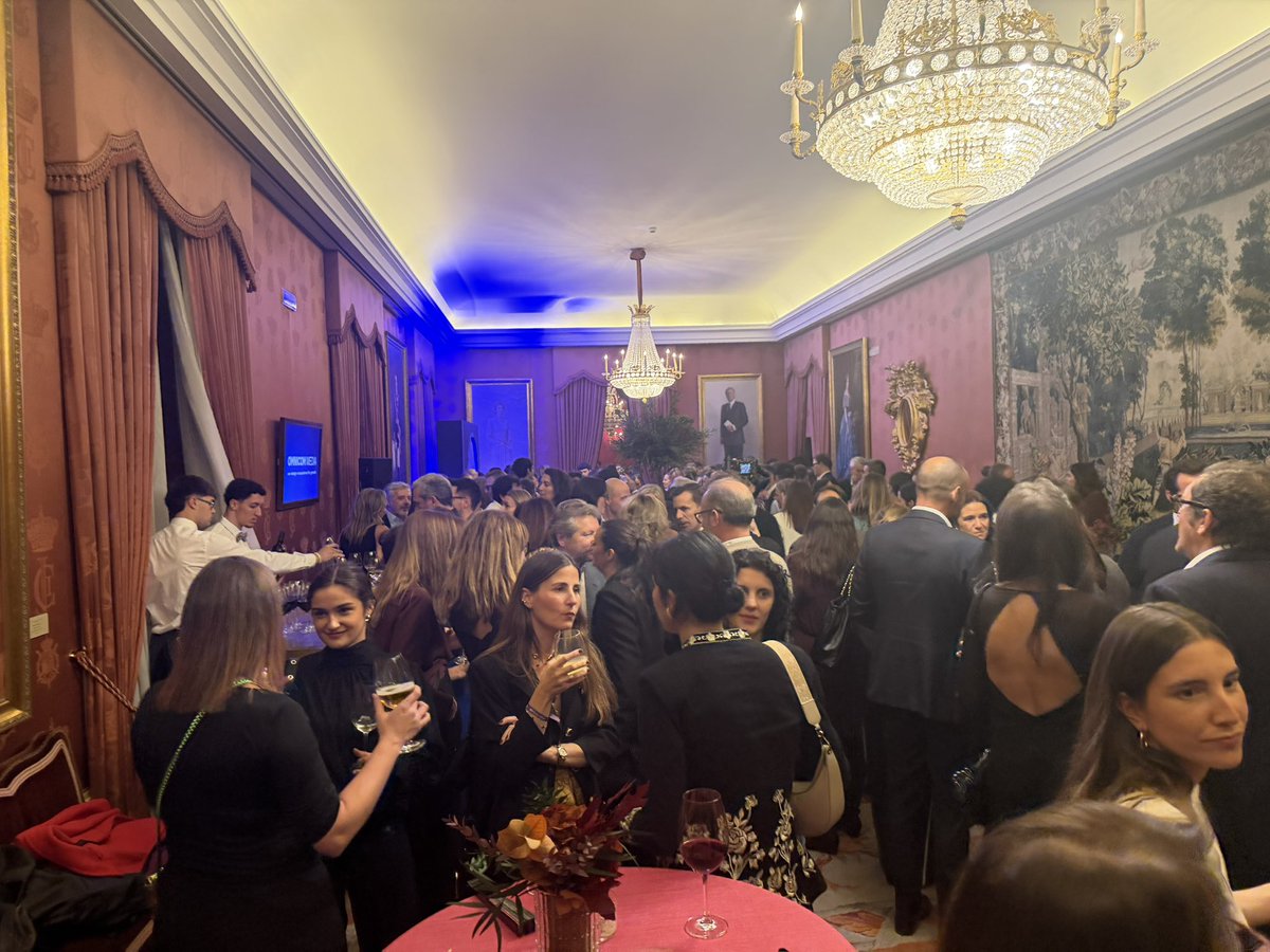 jpiedrahita's tweet photo. Y así fue la gran gala noche de la #publicidad más eficaz de España. #Eficacia26 by @PremiosEficacia @aeanunciantes Algunas fotos: https://t.co/xfH8gmXz0B