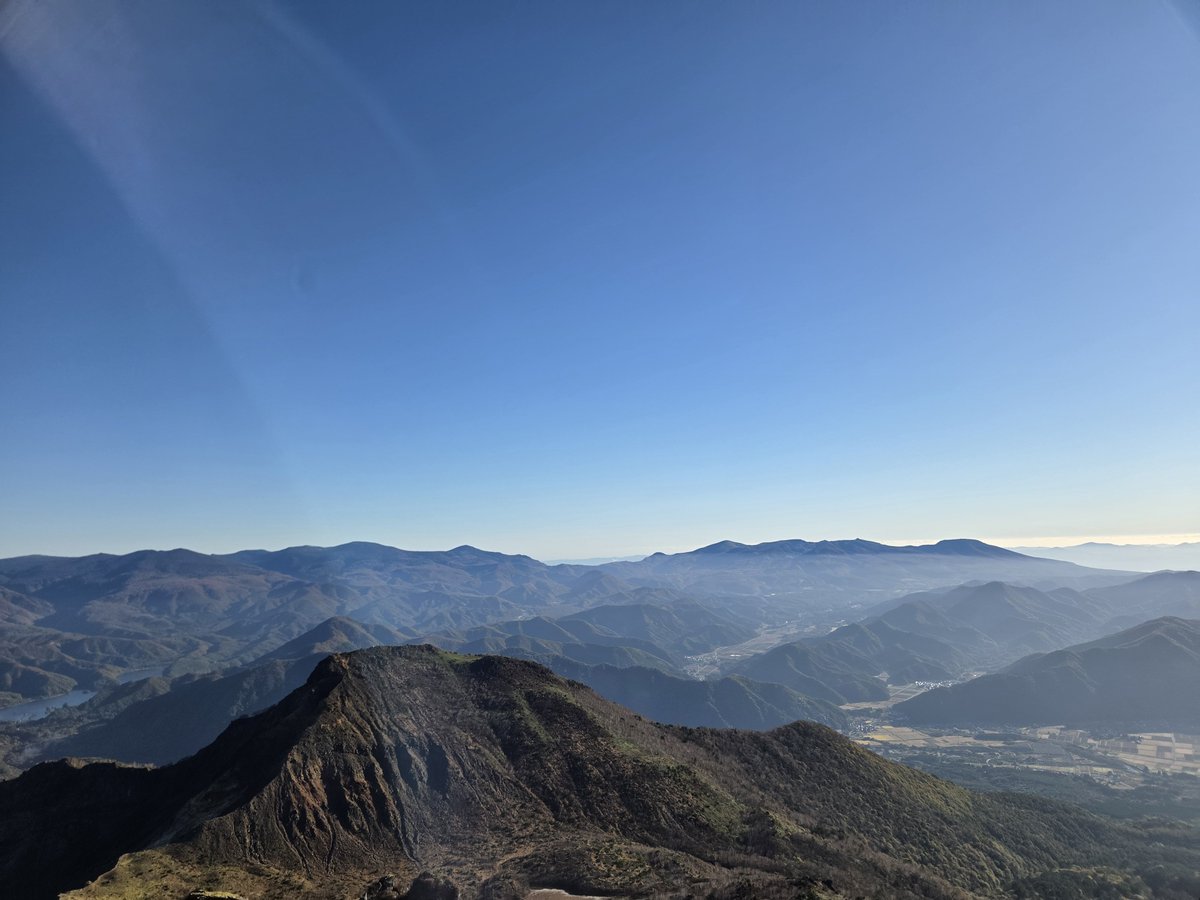 toi_mountain's tweet photo. 磐梯山(1,816m)初登頂ー！！！
景色が凄すぎる…！
粗氷？も綺麗！ https://t.co/8GBMNEkIjK