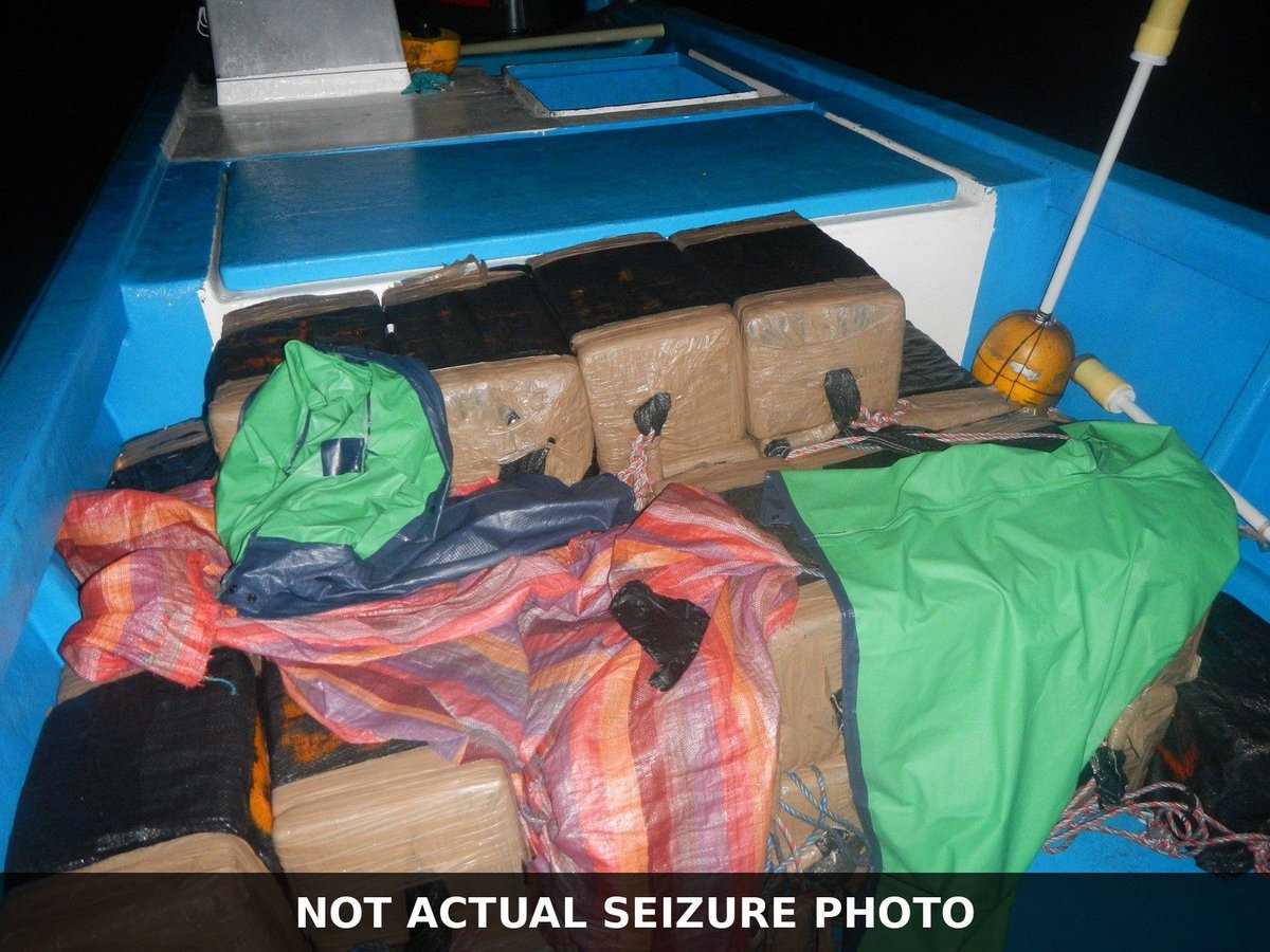 STate84182's tweet photo. French Navy: a flagless fishing boat stopped in the Atlantic 10/8 held 5,292 kg of presumptive cocaine. 5 in custody in Martinique with OFAST Caraïbes, presumed innocent. 3 October stops total about 6.9 t presumptive cocaine, 1.7 t marijuana. Via Préfet de la Martinique, FAA https://t.co/rHxw6TCWva