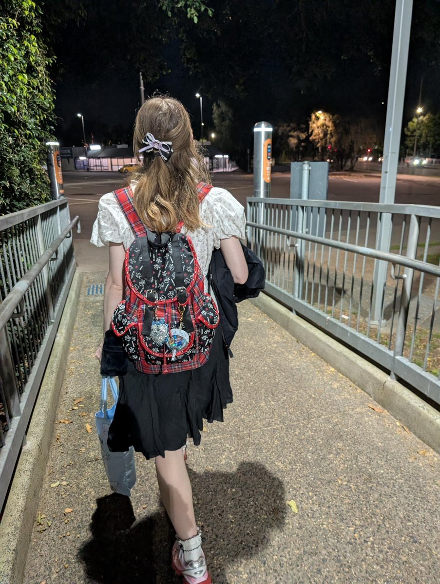 smolpeach666's tweet photo. Princess hair is gone https://t.co/o9uSFfy6IN