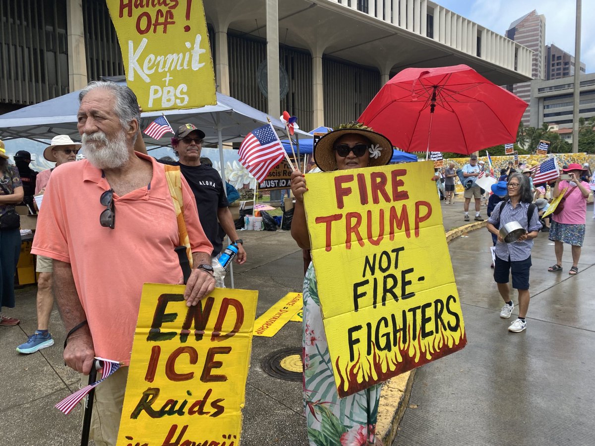 CivilBeat's tweet photo. Democrats Gain Ground With AAPI Adults As Trust In GOP Fades, Poll Finds: Only 2 in 10 AAPI adults approve of Trump's handling of the economy, which most see as a top issue in the… www.​civilbeat.​org/2026/10/democrats-gain-ground-aapi-trust-in-gop-fades-poll-finds/ #HInews https://t.co/pd3wuFqVoU
