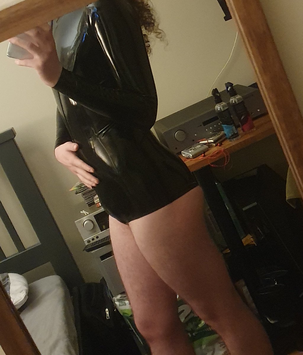 GlassEmuls1on's tweet photo. fuckk im such a latex slut 😵‍💫 https://t.co/hu88UQj4ey